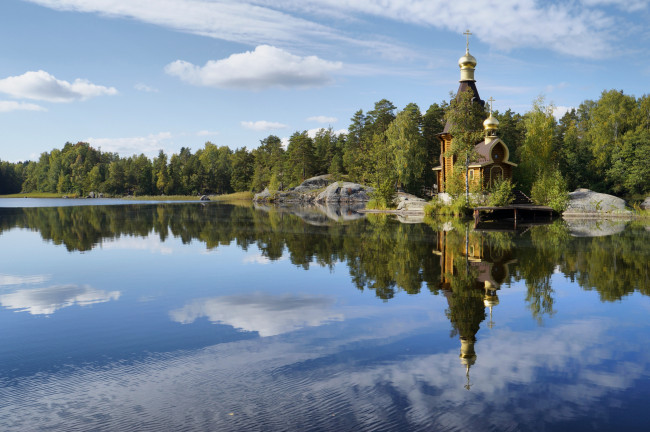Обои картинки фото города, православные, церкви, монастыри, озеро, лес, церквушка, россия