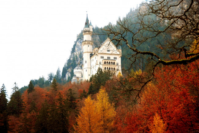 Обои картинки фото города, замок, нойшванштайн, германия, осень, башня