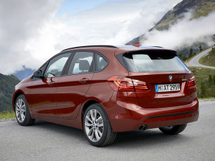 Картинка автомобили bmw 20147 active красный tourer 218d