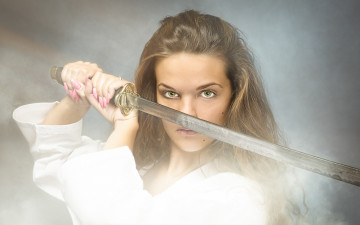 Картинка девушки -unsort+ девушки+с+оружием sword маникюр девушка katana меч взгляд look warrior woman