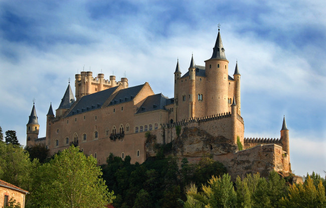 Обои картинки фото alcazar castle - segovia, города, замки испании, замок, гора