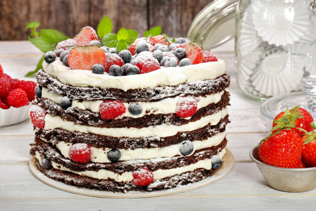 Обои картинки фото еда, пироги, клубника, пирог, ягодный, многослойный