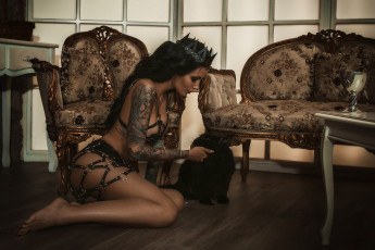Картинка анна+сахарова девушки анна+сахарова+ anna+sajarova анна сахарова корона кот чёрный девушка модель брюнетка стройная сексуальная татуировка тату пирсинг поза флирт