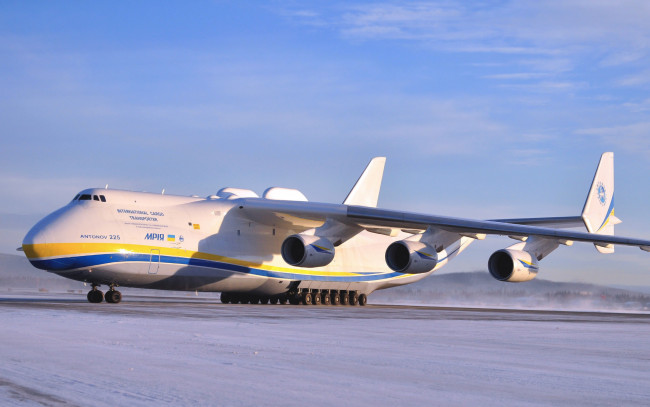 Обои картинки фото авиация, грузовые, самолёты, снег