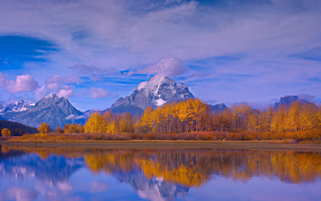 Обои картинки фото природа, реки, озера, облака, небо, отражение, озеро, снег, деревья, осень, горы