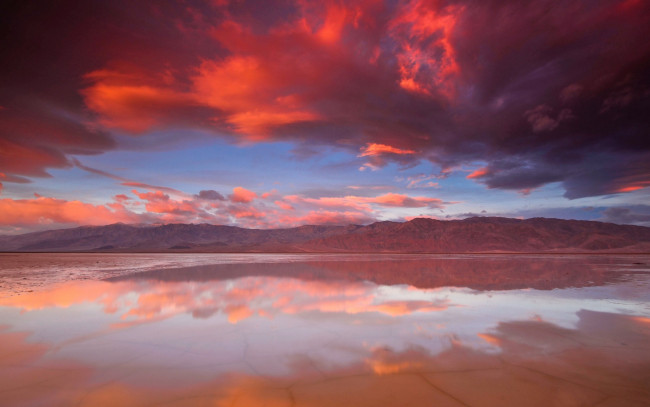 Обои картинки фото природа, восходы, закаты, облака, закат, озеро, горы, отражение