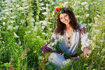 Картинка девушки -unsort+ брюнетки +шатенки лето цветы поле девушка
