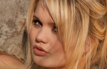 Картинка девушки alexis+ford блондинка лицо взгляд губы макияж