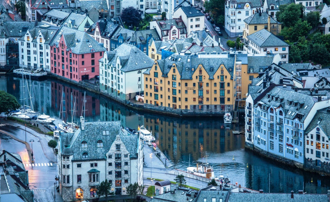Обои картинки фото города, олесунн , норвегия, яхты, здания, дома, каналы