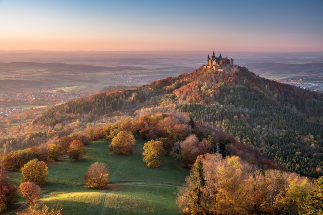 Обои картинки фото города, замки германии, замок, germany, панорама, swabian, jura, германия, гора, mount, hohenzollern, швабский, альб, гогенцоллерн, castle, долина
