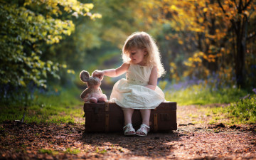 Картинка разное дети девочка игрушка чемодан осень