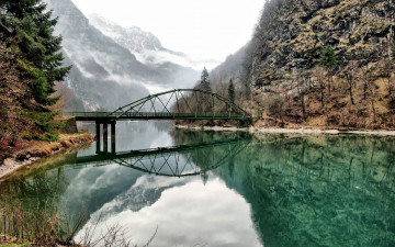 Картинка природа реки озера italy озеро горы мост пейзаж отражение италия