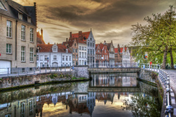 Картинка города брюгге бельгия отражение дома вода