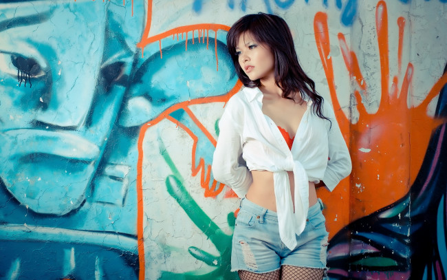 Обои картинки фото -Unsort Азиатки, девушки, unsort, азиатки, стена, граффити