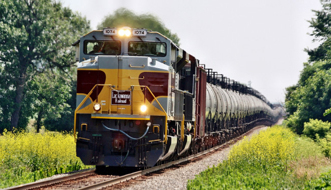 Обои картинки фото техника, поезда, железная, дорога, рельсы, локомотив, цистерны