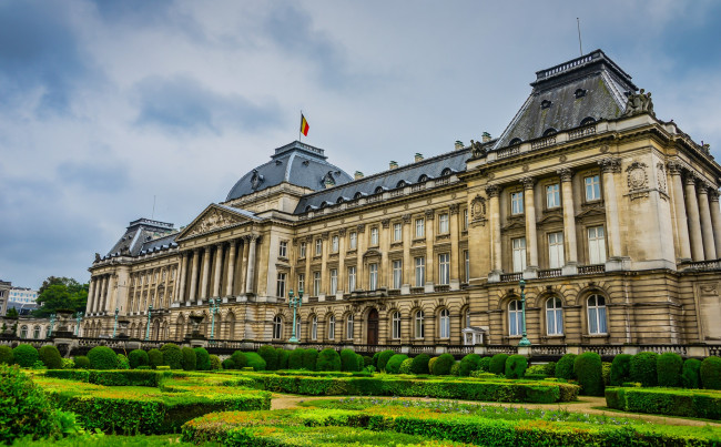 Обои картинки фото belgian, royal, palace, of, brussels, belgium, города, брюссель, бельгия, королевский, дворец, парк