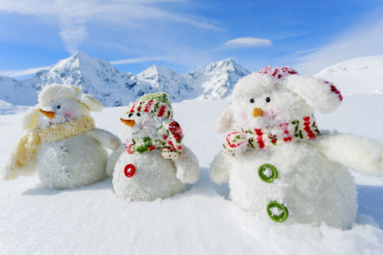 обоя праздничные, снеговики, snowmen, снег, деревья, пейзаж, зима, природа