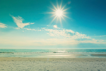 Картинка природа восходы закаты вода море лето пляж песок волна волны блики отражение облака небо солнце голубое