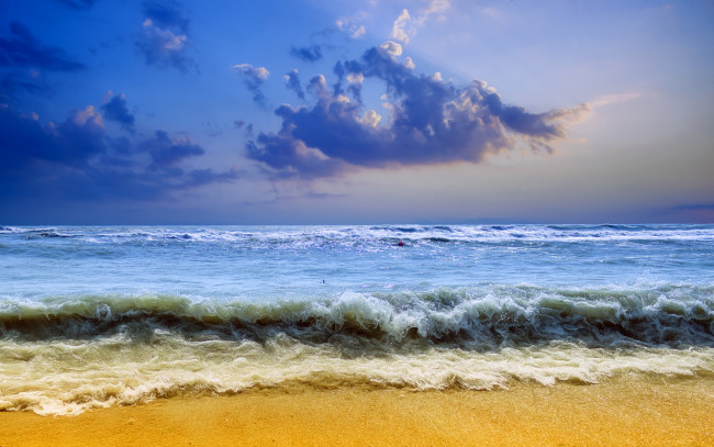 Обои картинки фото природа, моря, океаны, берег, шторм, волны, море, тучи, небо, песок