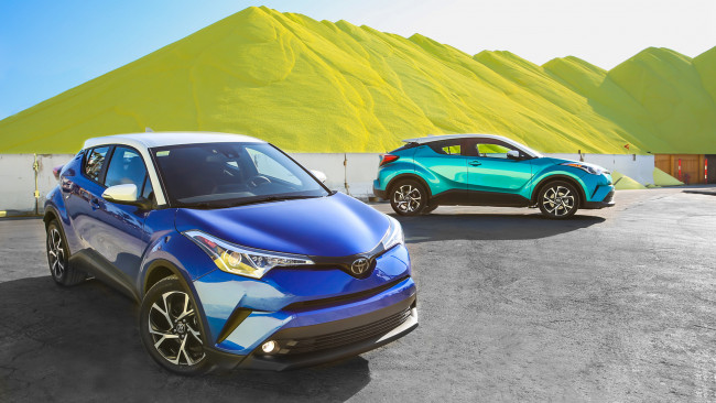 Обои картинки фото toyota c-hr and c-hr r-code 2018, автомобили, toyota, c-hr, r-code, 2018