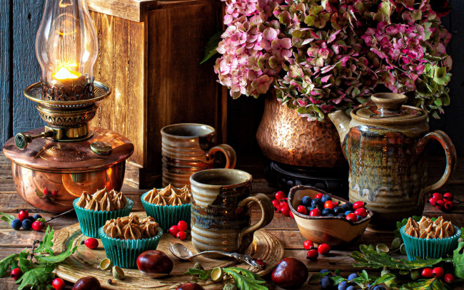 Обои картинки фото еда, натюрморт, лампа, каштаны, гортензия, ягоды, кексы
