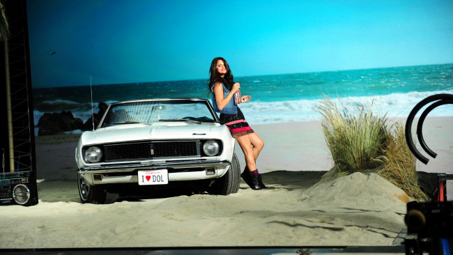 Обои картинки фото chevrolet, camaro, автомобили, авто, девушками, девушка