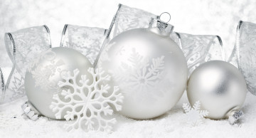 Картинка праздничные шарики лента снежинки украшения