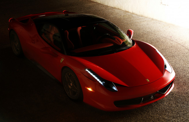 Обои картинки фото автомобили, ferrari, 458, italia, red, феррари, италия, красный, вид, сверху