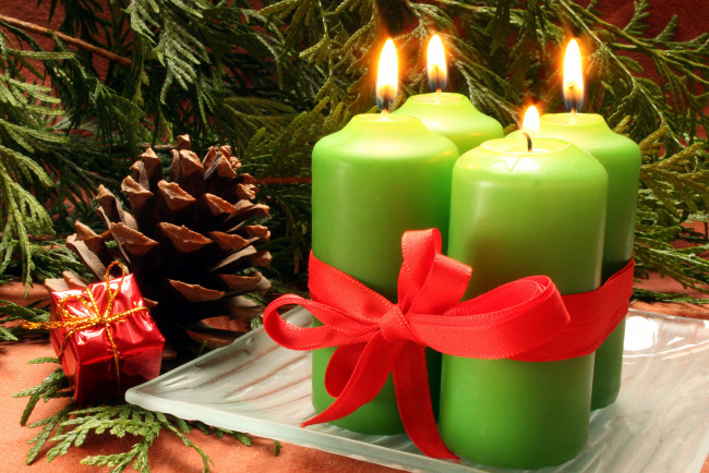 Обои картинки фото праздничные, новогодние свечи, лента, свечи, бант, шишка