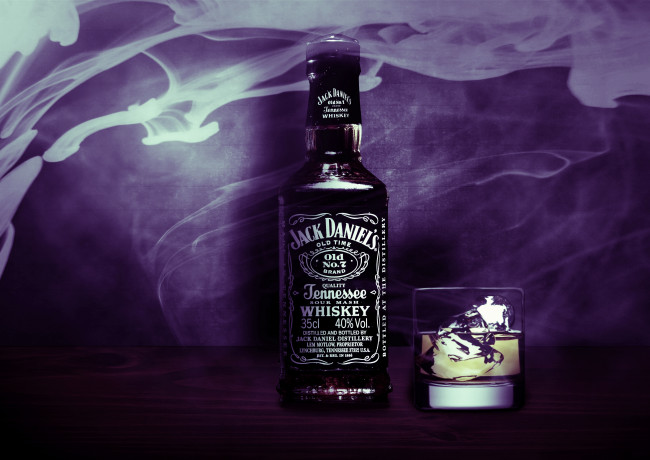 Обои картинки фото jack daniel`s, бренды, виски, бутылка, стакан