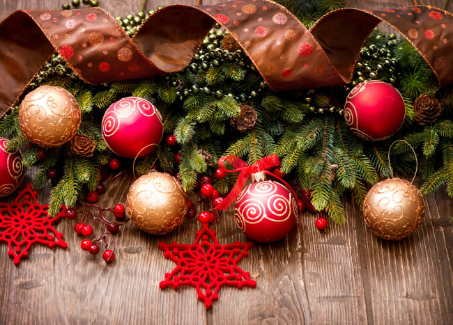 Обои картинки фото праздничные, - разное , новый год, шарики, ветки, ягоды, шишки, лента, снежинки