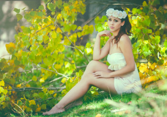 Картинка девушки vanessa+gil vanessa gil платье ноги венок розы дерево ветки лето