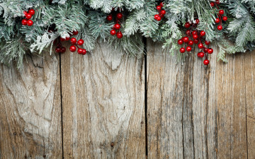 Картинка праздничные украшения новый год wood decoration рождество ягоды ветки christmas merry елка