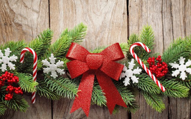 Обои картинки фото праздничные, украшения, decoration, wood, christmas, бант, ветки, новый, год, рождество, merry, елка, шары