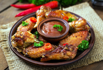 Картинка еда мясные+блюда куриные крылышки соус