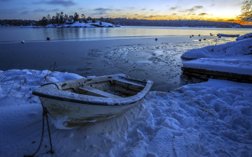 Картинка корабли лодки +шлюпки снег река лодка зима