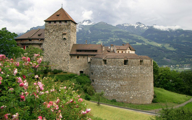 Обои картинки фото vaduz castle,  liechtenstein, города, - дворцы,  замки,  крепости, vaduz, castle, liechtenstein