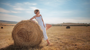 Картинка девушки -+блондинки +светловолосые блондинка платье сено поле