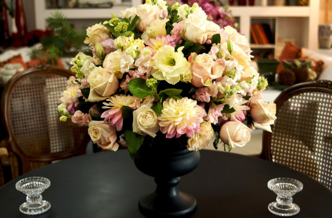 Обои картинки фото цветы, букеты, композиции, эустома, георгины, ваза, розы