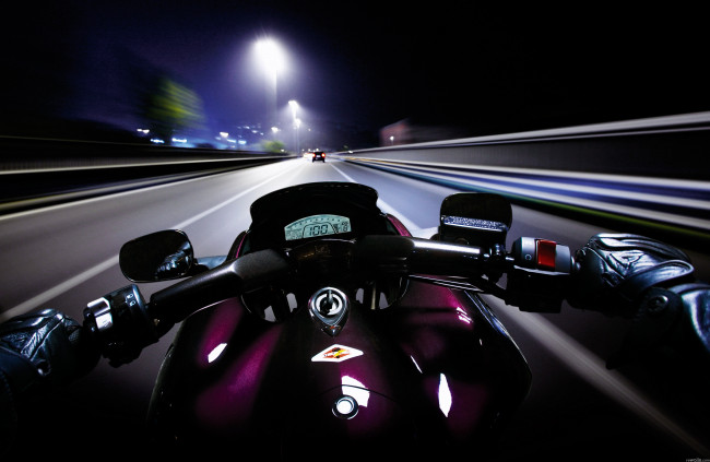 Обои картинки фото мотоцикл, дорога, ночь, мотоциклы, другое, спидометр