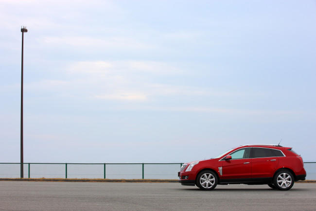 Обои картинки фото автомобили, cadillac, красный, 2012г, jp-spec, srx