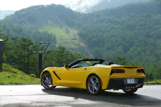 Обои картинки фото автомобили, corvette, желтый, с7, 2013г, jp-spec, convertible, stingray, chevrolet