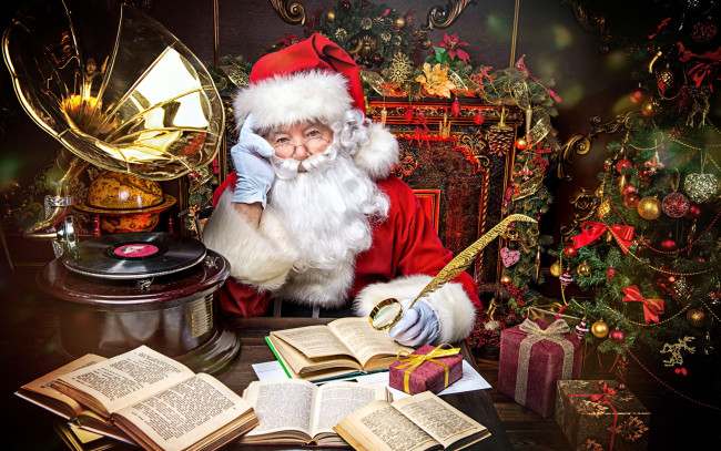 Обои картинки фото праздничные, дед мороз,  санта клаус, грамофон, елка, санта, книги