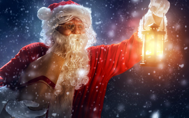 Обои картинки фото праздничные, дед мороз,  санта клаус, снег, фонарь, санта
