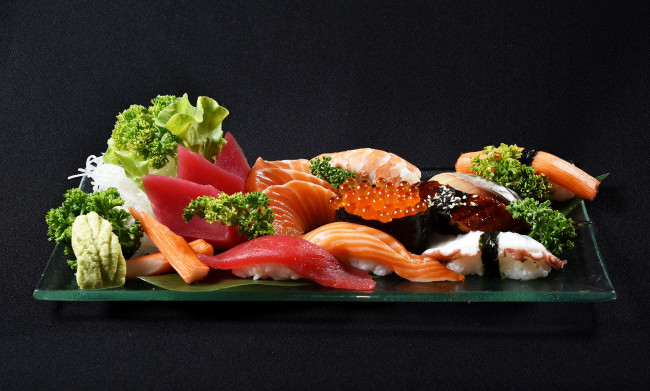 Обои картинки фото еда, рыба,  морепродукты,  суши,  роллы, креветки, суши, икра, морепродукты