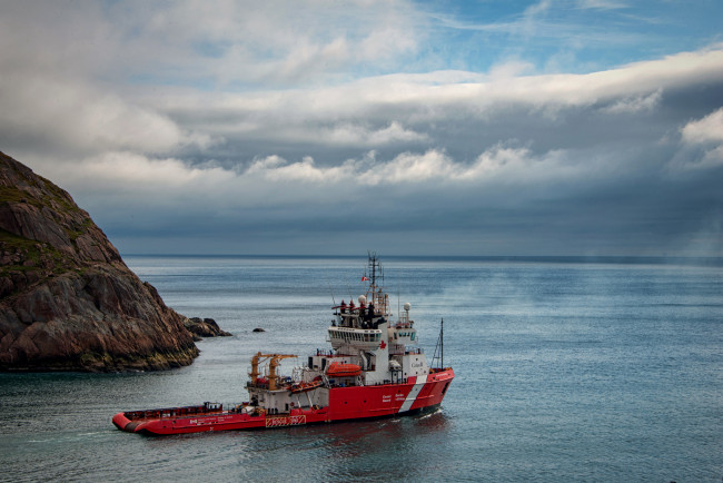 Обои картинки фото canadian coast guard,  st,  john`s newfoundland, корабли, другое, океан, охрана, бухта, корабль, береговая