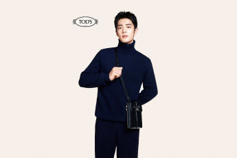Картинка мужчины xiao+zhan актер свитер барсетка