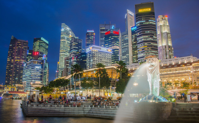 Обои картинки фото города, сингапур , сингапур, marina, bay, ночь, огни, дома, ступени, люди, фонтан