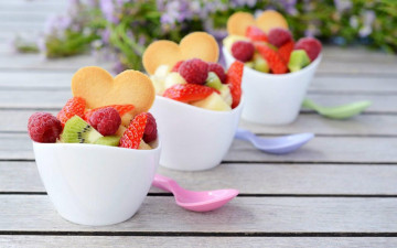 Картинка еда мороженое +десерты ягоды печенье клубника киви малина