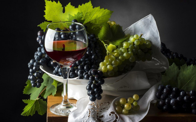 Обои картинки фото еда, виноград, бокал, вино